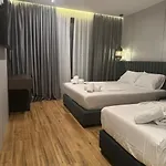 Lili-1 Hotel