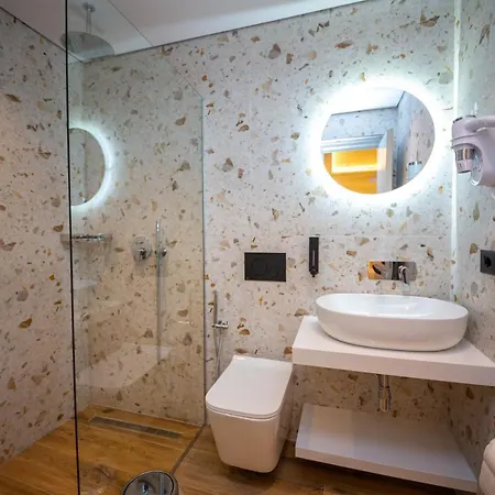 Lili-1 Hotel 3*