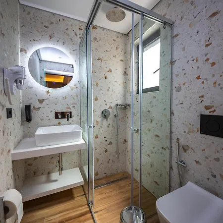 Lili-1 Hotel