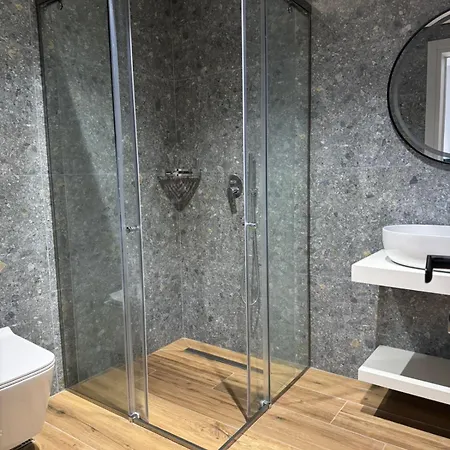 Lili-1 Hotel 3*