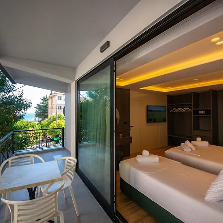 Lili-1 Hotel 3*