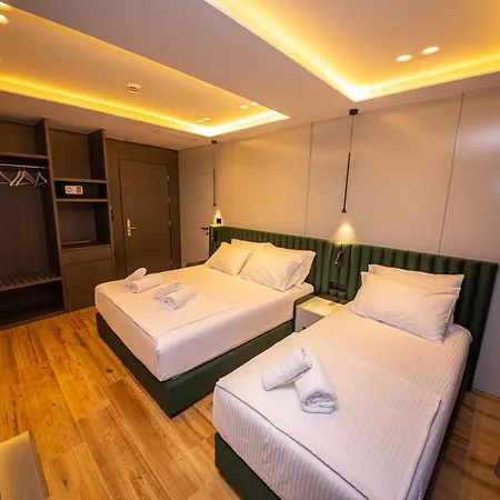 Lili-1 Hotel