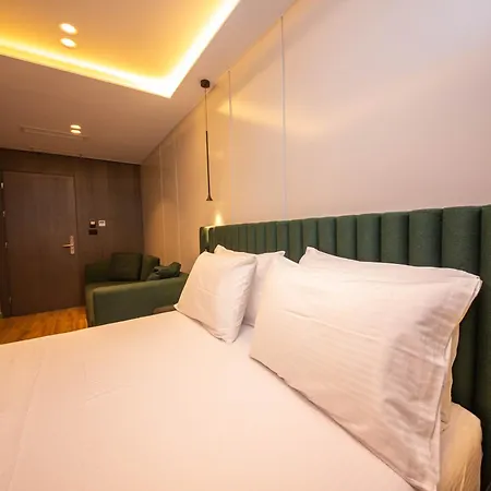 Lili-1 Hotel 3*